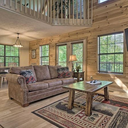 Rustic Pigeon Forge Home With Private Hot Tub! Екстер'єр фото