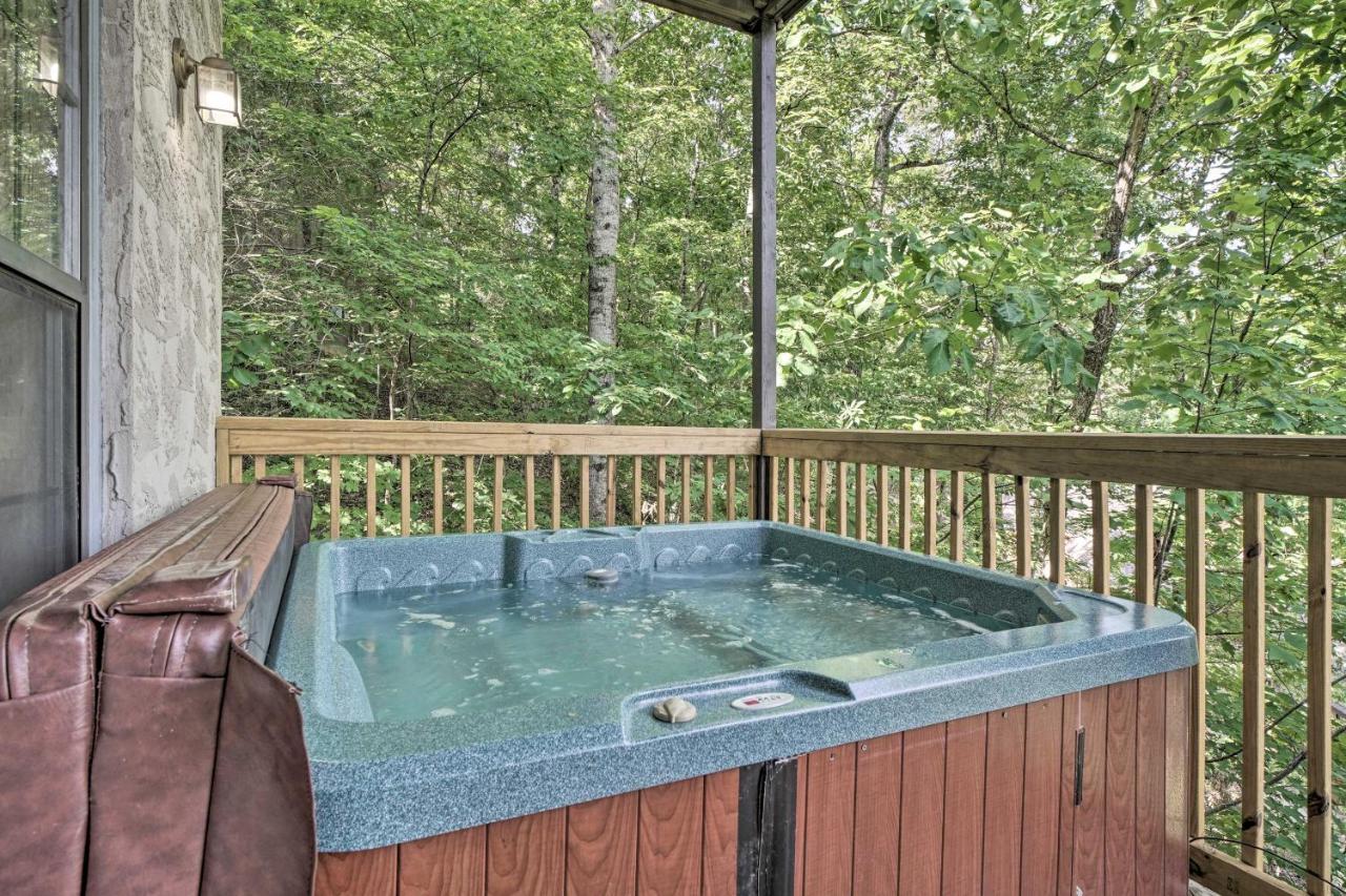 Rustic Pigeon Forge Home With Private Hot Tub! Екстер'єр фото