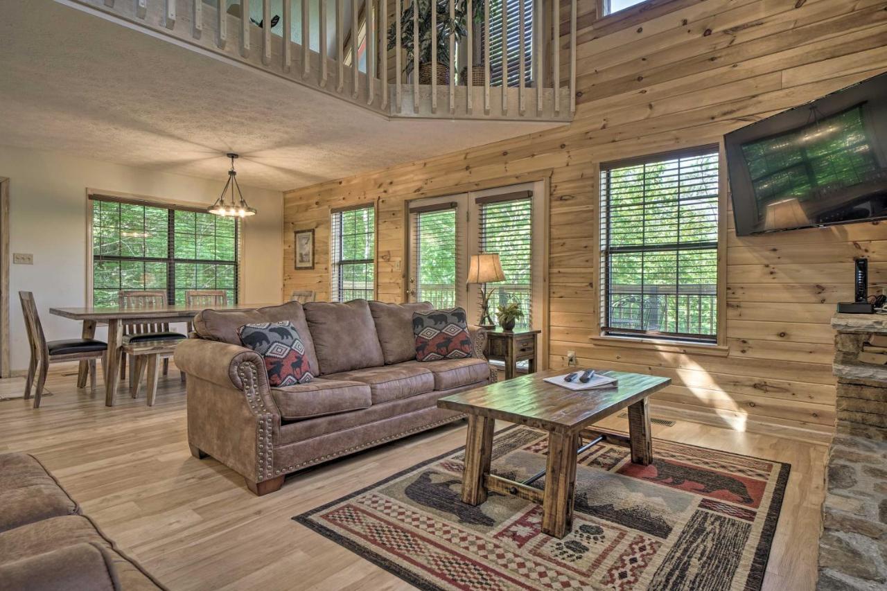 Rustic Pigeon Forge Home With Private Hot Tub! Екстер'єр фото