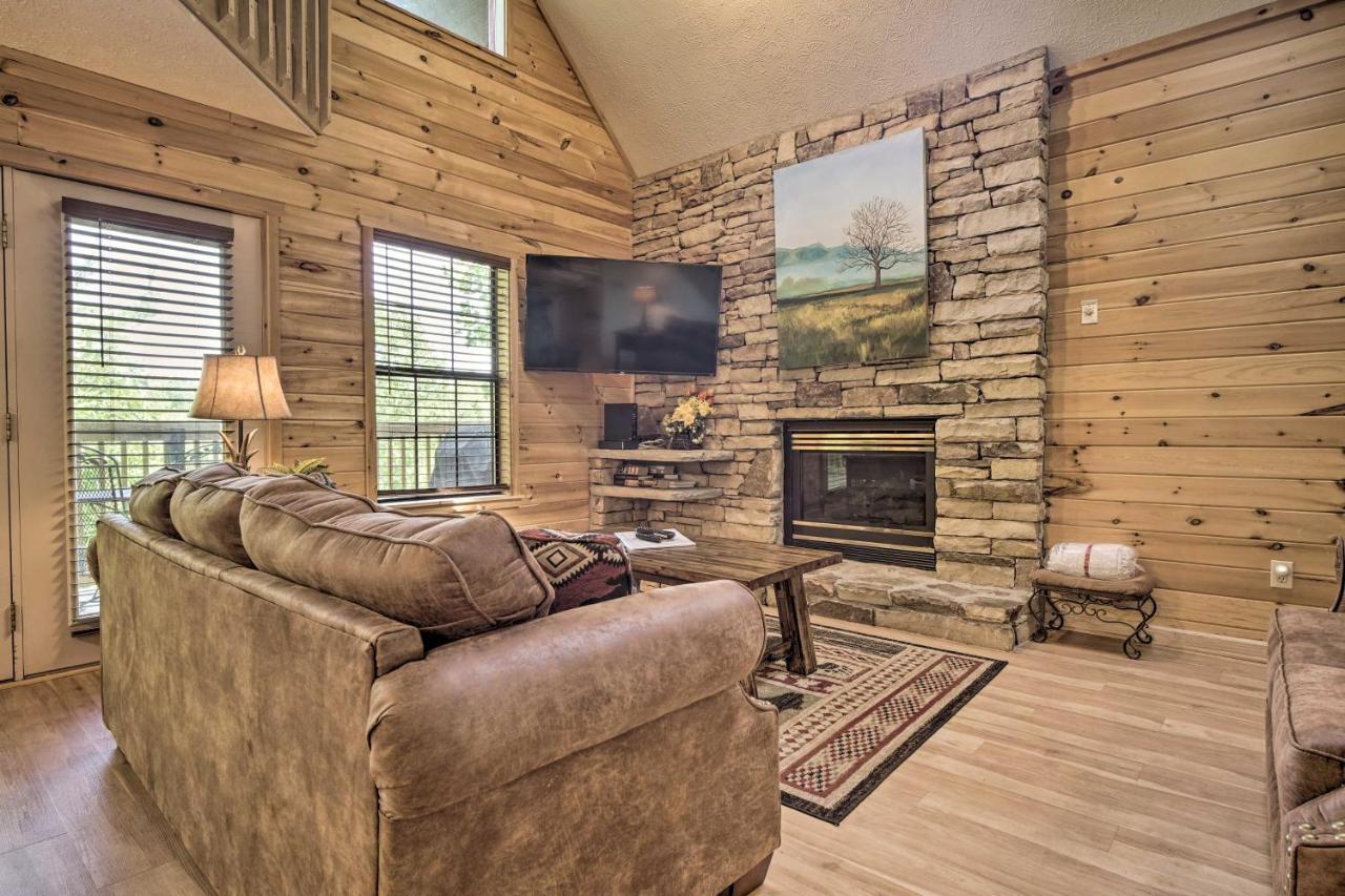 Rustic Pigeon Forge Home With Private Hot Tub! Екстер'єр фото