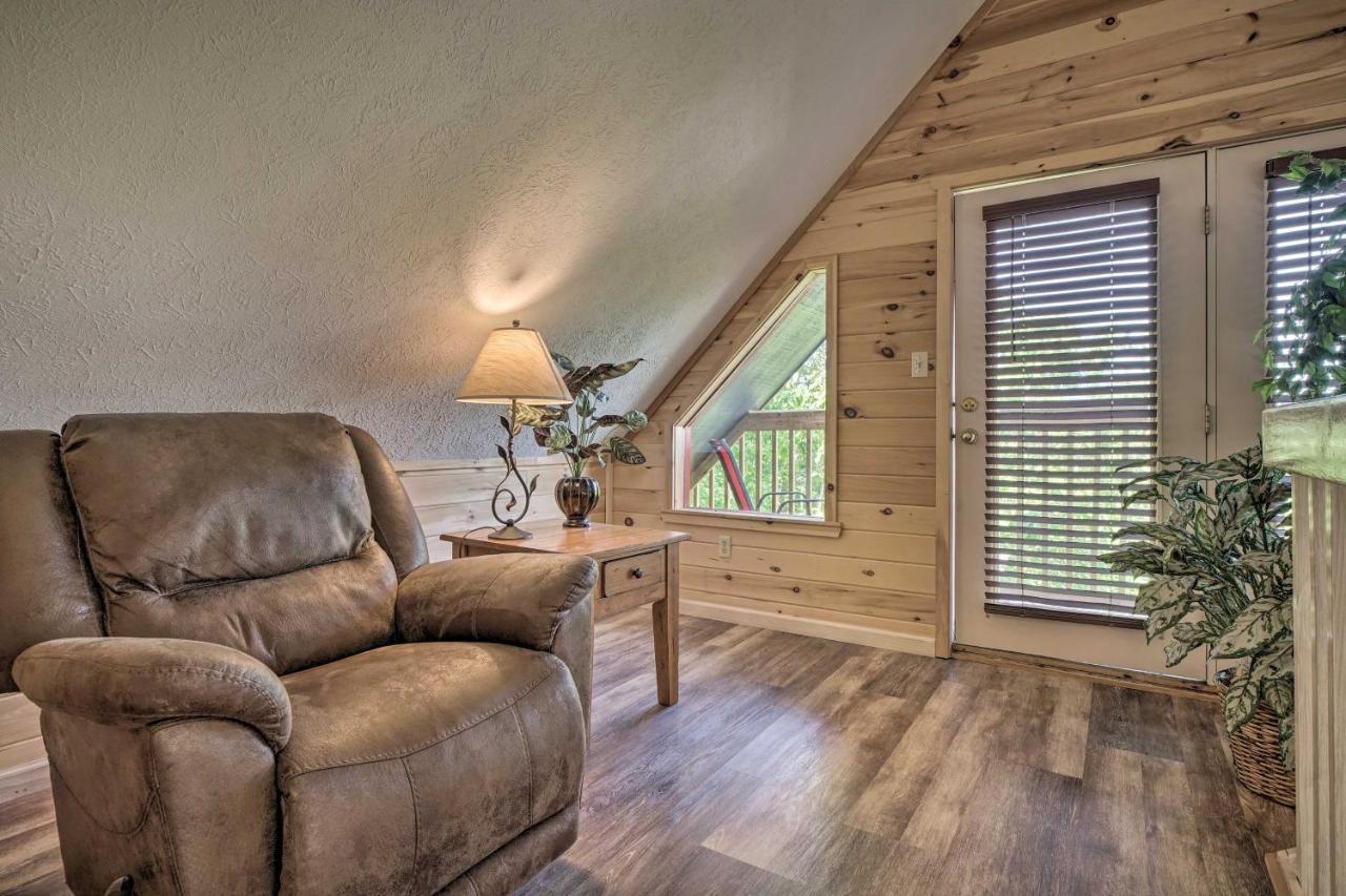 Rustic Pigeon Forge Home With Private Hot Tub! Екстер'єр фото