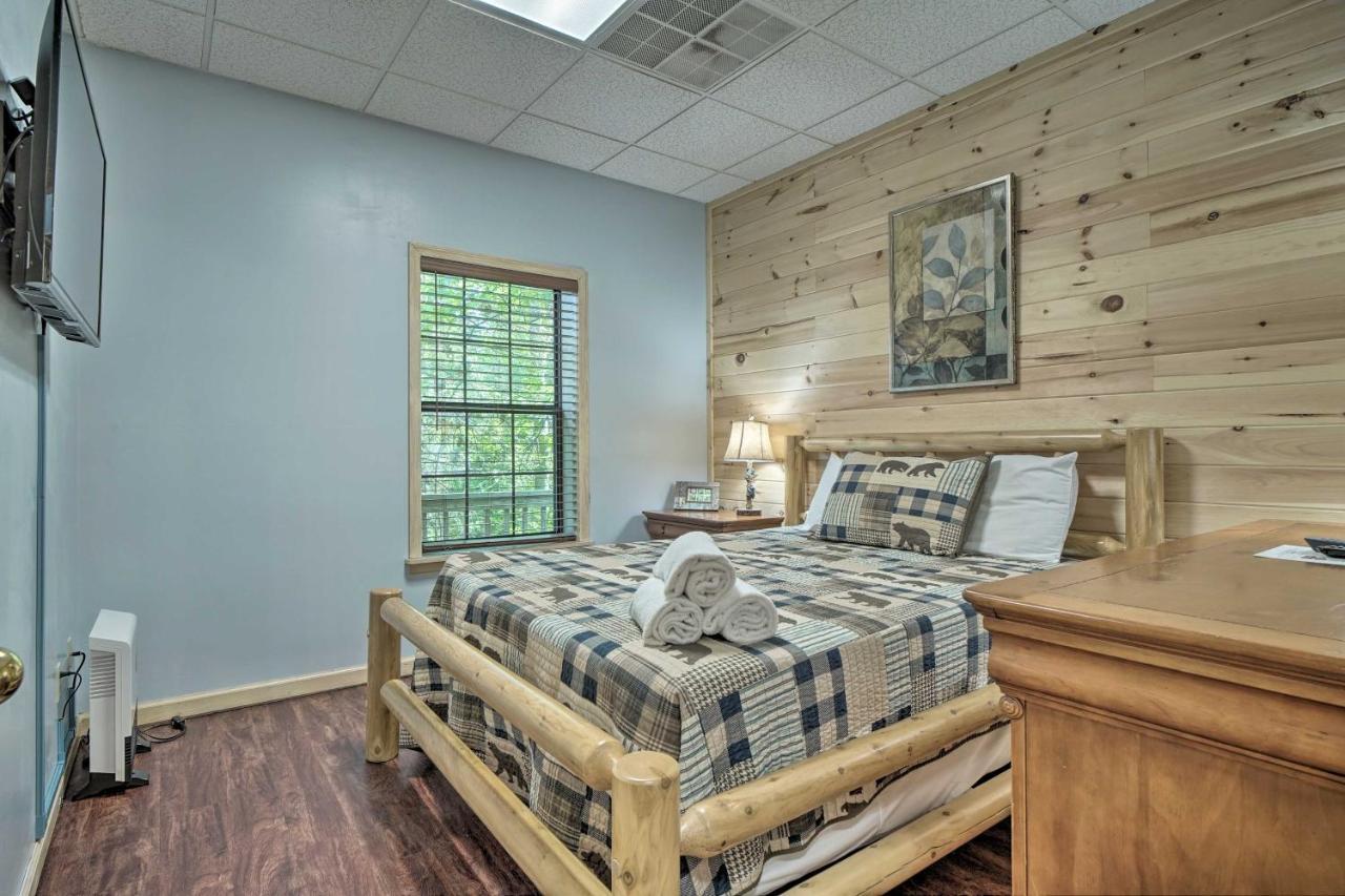 Rustic Pigeon Forge Home With Private Hot Tub! Екстер'єр фото