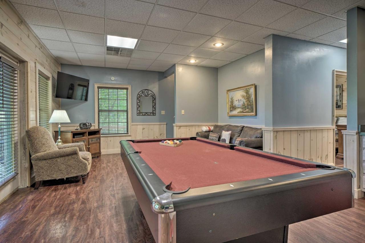 Rustic Pigeon Forge Home With Private Hot Tub! Екстер'єр фото