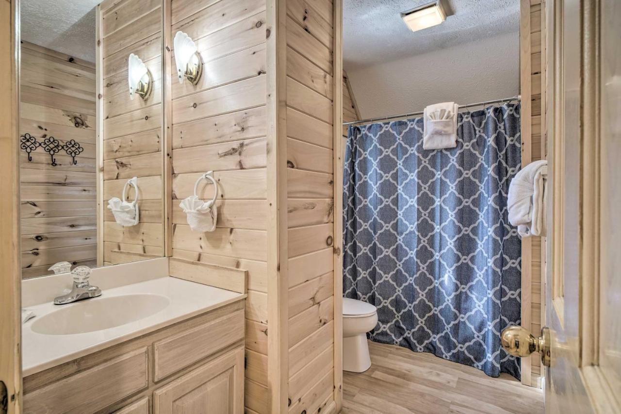 Rustic Pigeon Forge Home With Private Hot Tub! Екстер'єр фото