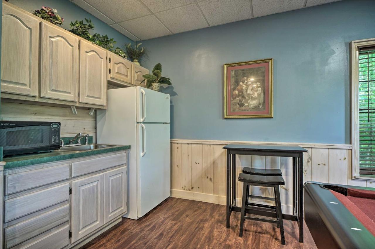 Rustic Pigeon Forge Home With Private Hot Tub! Екстер'єр фото