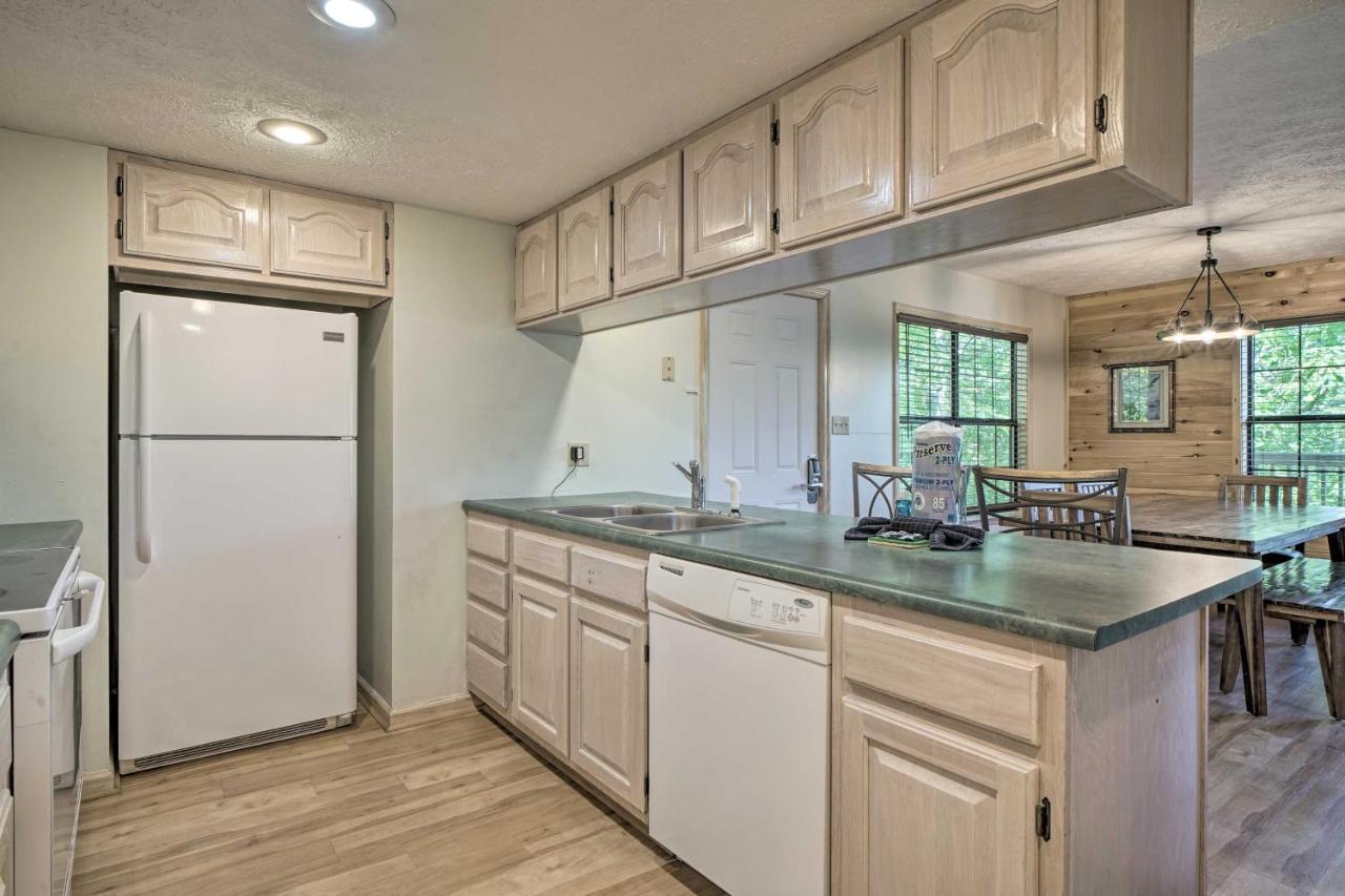 Rustic Pigeon Forge Home With Private Hot Tub! Екстер'єр фото